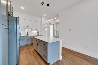 Building Photo - 1601 Mustang Dr