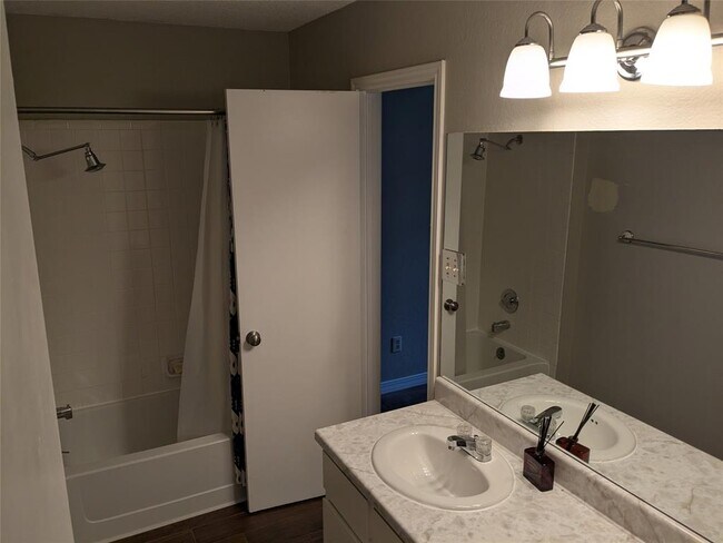 Building Photo - 2502 Charla Cir