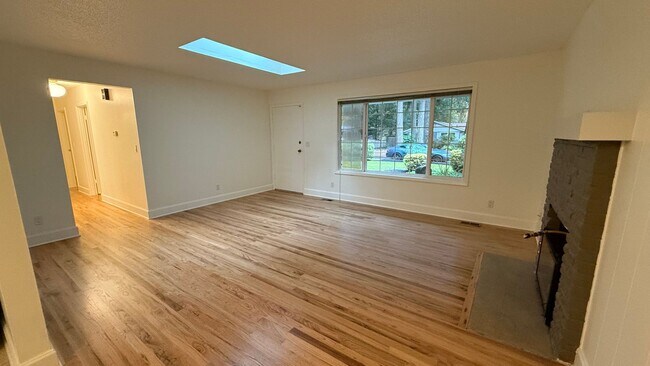 Building Photo - Stunning Forest Retreat in Lake Oswego 3 beds 2 baths + Den; Video!