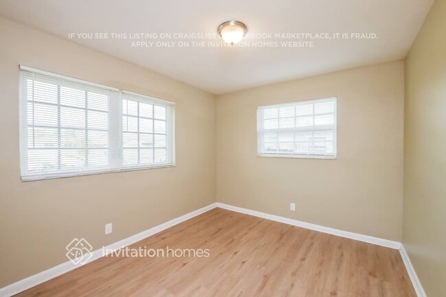 Building Photo - 5430 SW 21st St