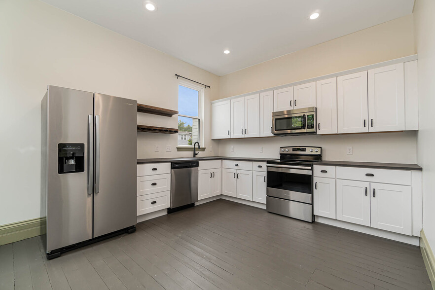 Building Photo - 1563 Holman St