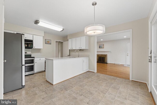 Building Photo - 2302 Tanglevale Dr