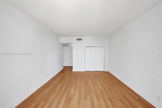 Building Photo - 20281 E Country Club Dr
