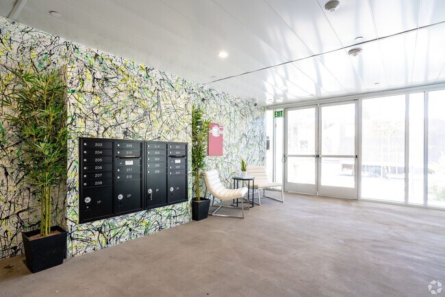 Building Photo - Modern Studio - Available NOW