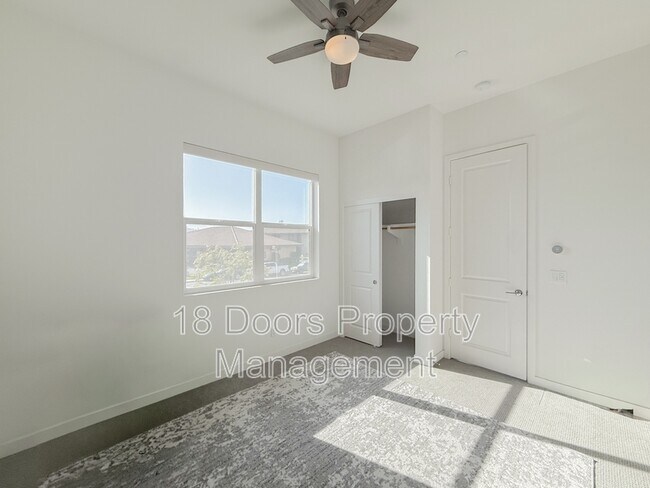 Building Photo - 10482 San Diego Mission Rd