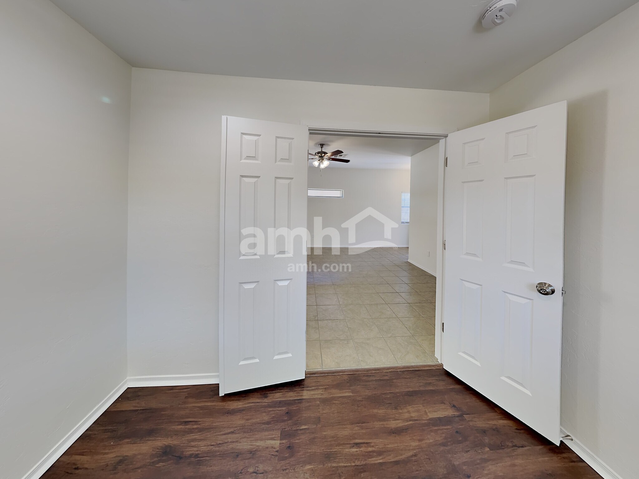 Building Photo - 397 East Placita Rejilla