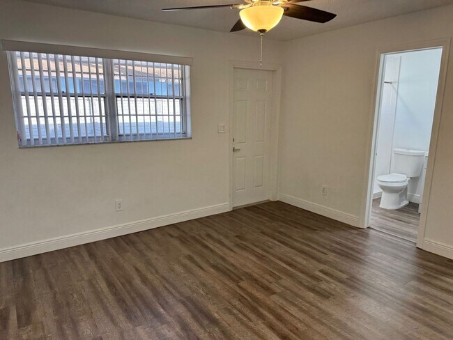 Building Photo - 100 SW 9th St