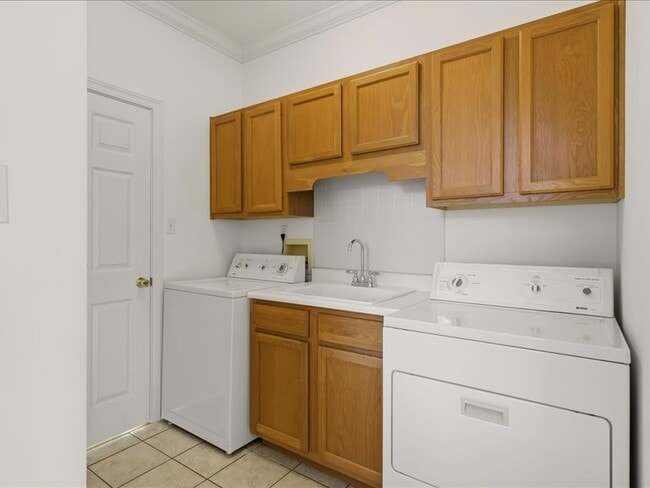 Building Photo - 5320 Baumgardner Rd