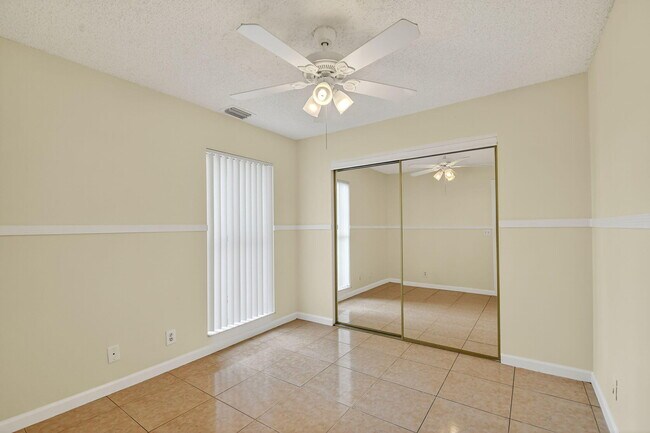 Building Photo - 2701 Waterview Cir