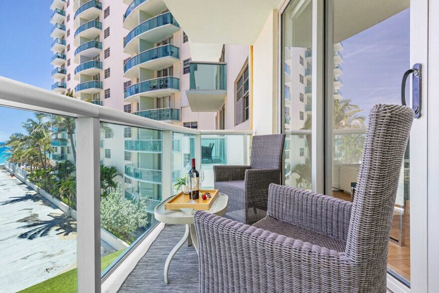 Building Photo - 3801 S Ocean Dr