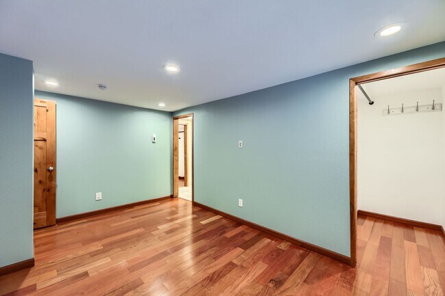 Building Photo - Stunning 3-Bedroom Log Cabin Home in Carnation!!