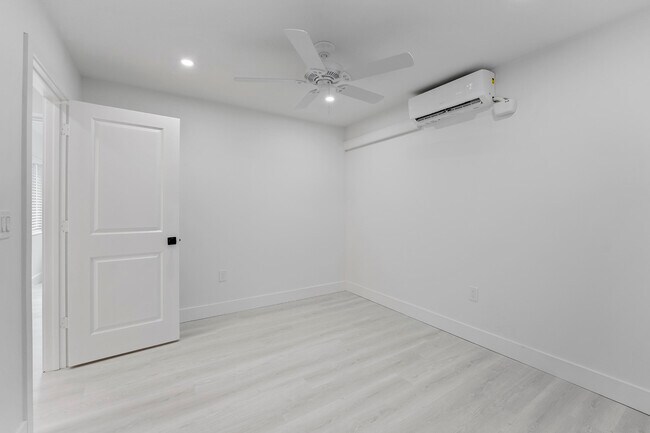 Building Photo - 1279 Beach Rd