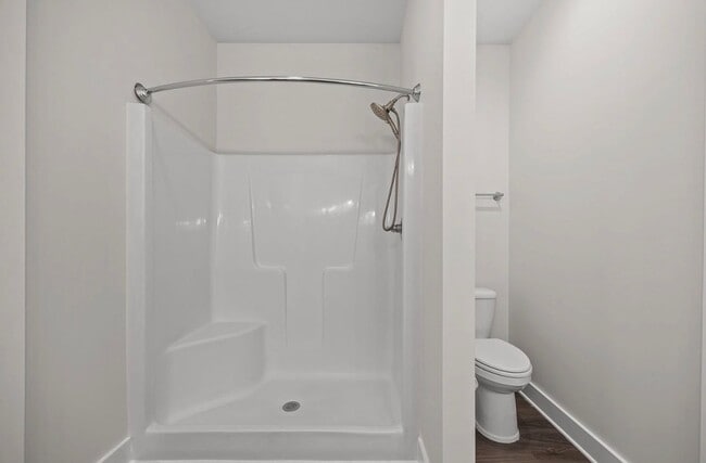Building Photo - Like New Garden View Townhome in Graham