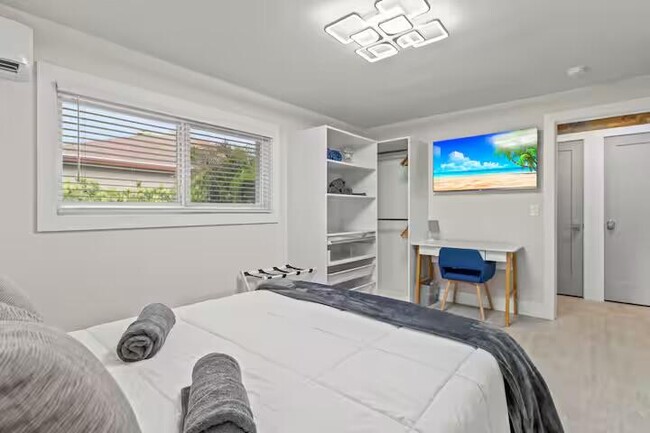 Building Photo - 322 NW 4th Ave