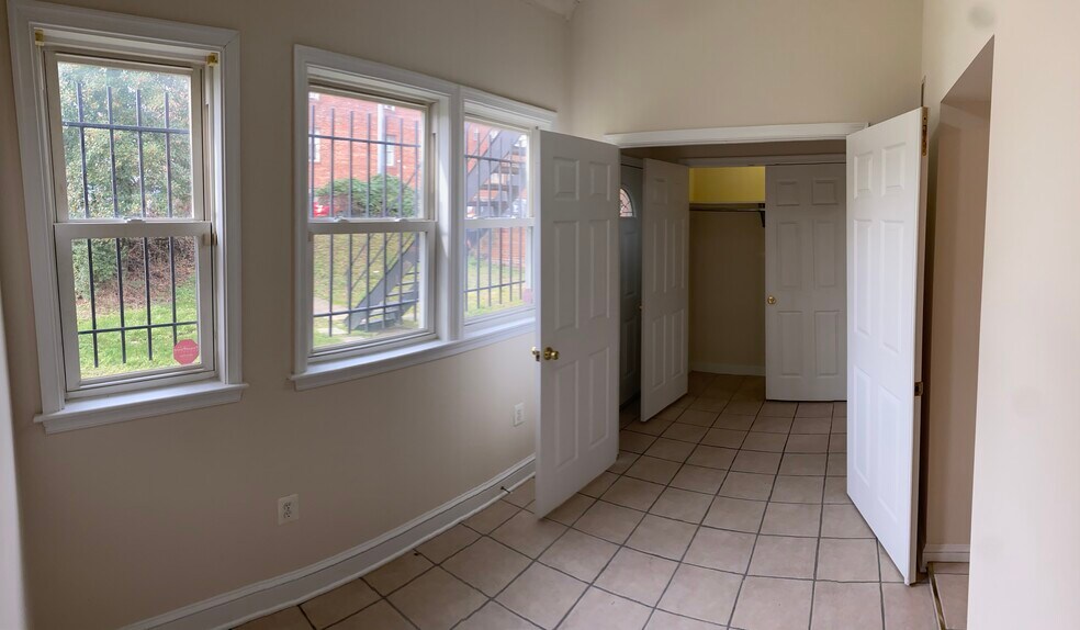 Building Photo - 2716 4th St NE