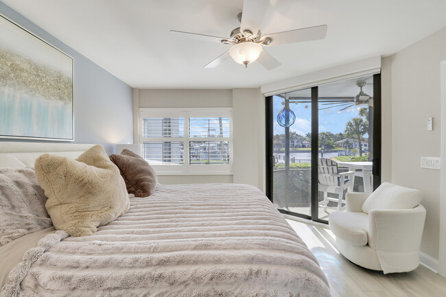 Building Photo - 515 Bay Colony Dr N