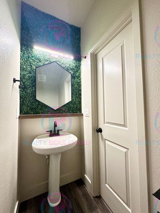 Building Photo - 1 Month Fee!-Specific. Modern Designer 2 B...