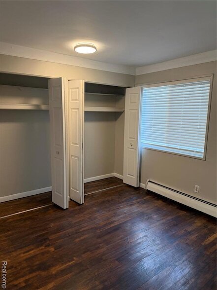 Building Photo - 1249 Island Dr