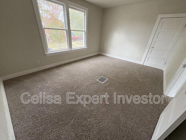 Building Photo - 2723 Bowser Ave