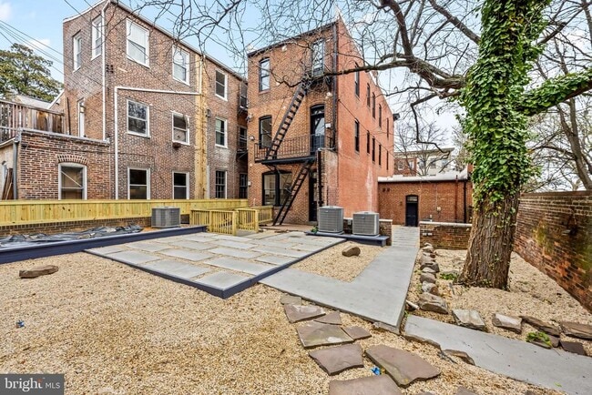 Building Photo - 1202 Bolton St