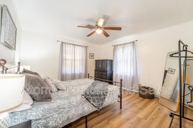 Building Photo - 614 E Brushy Valley Dr