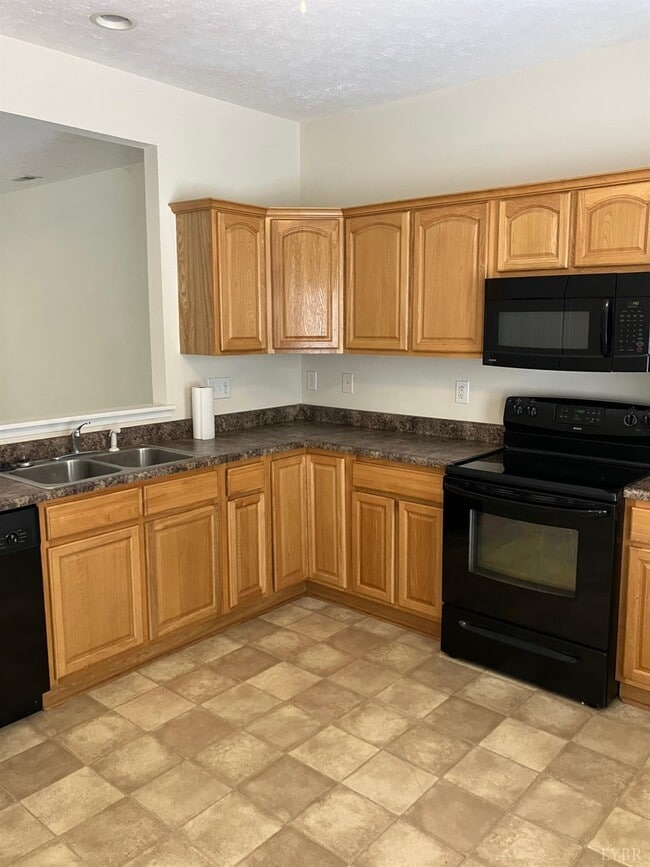 Building Photo - 1600 Wards Ferry Rd