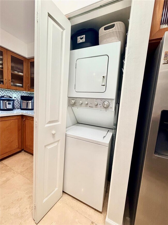 Building Photo - 15405 N Miami Lakeway