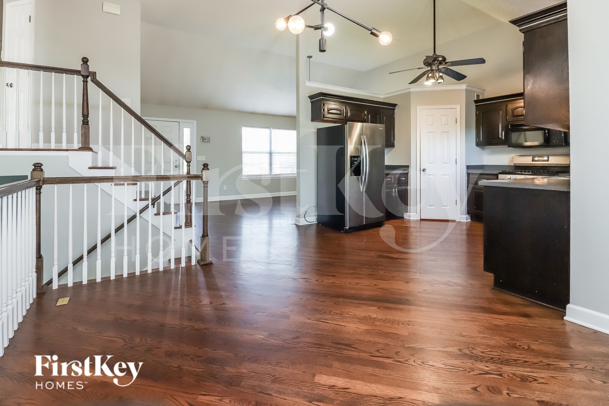 Building Photo - 1605 Cove Dr