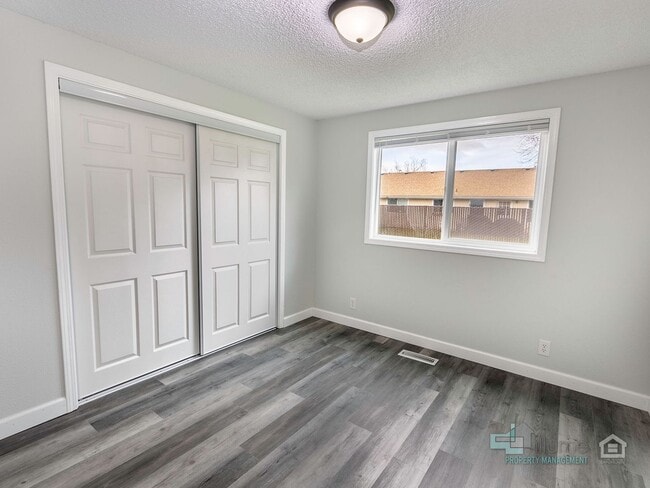 Building Photo - February Move-In Special: Charming 4-Bedroom Keizer Home Close to Everything