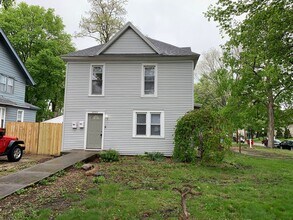 Building Photo - 602 W Hill St