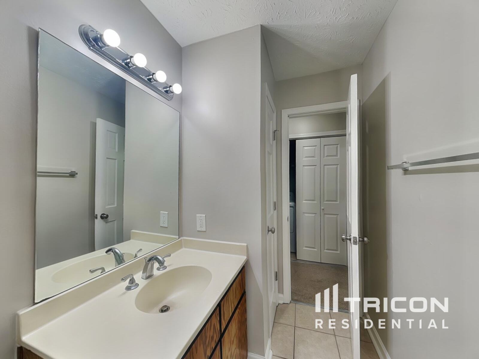 Building Photo - 1925 Sidneys Cove