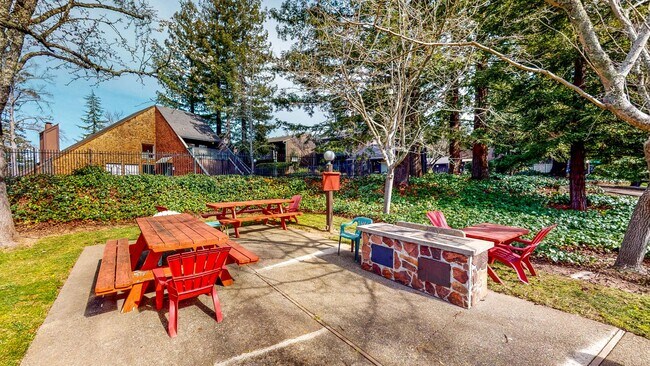 Building Photo - PURE Property Management Presents: Beautiful 3 Bedroom/2 Bath in Santa Rosa!