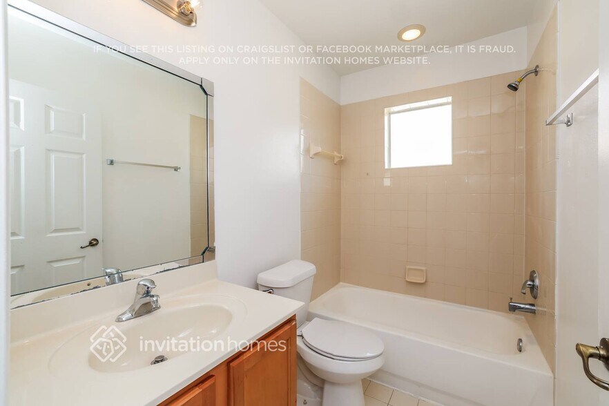 Building Photo - 2819 S Evergreen Cir