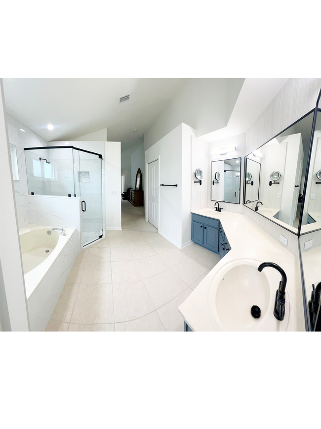 Building Photo - 515 Somerhill Dr NE