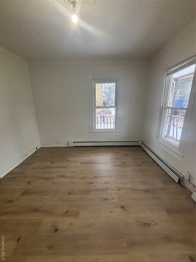 Building Photo - 147 Downs St