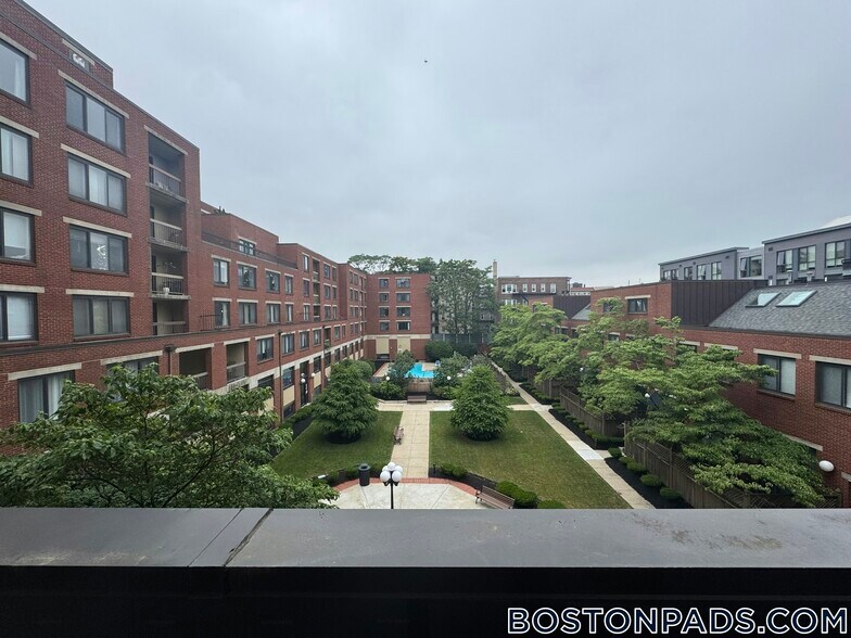 Building Photo - 85 Brainerd Rd