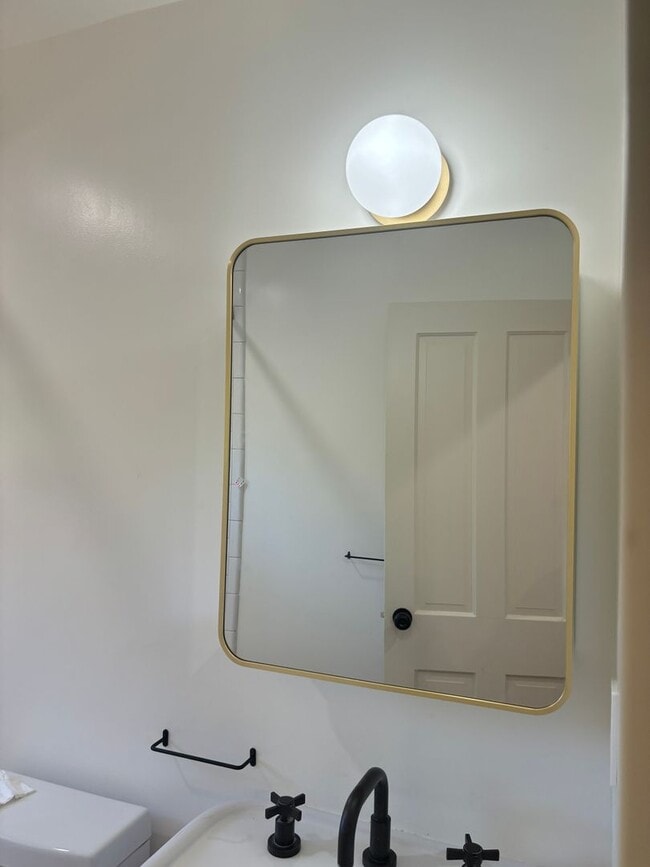 Building Photo - Newly renovated 2 bedroom 2 bathroom in a great location