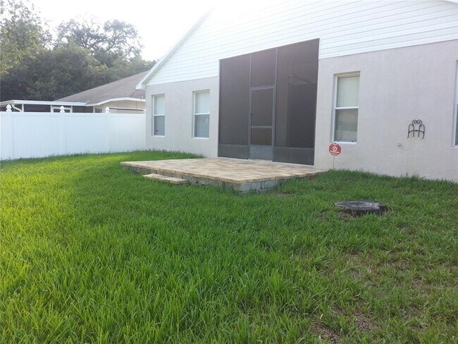 Building Photo - 739 Straw Lake Dr