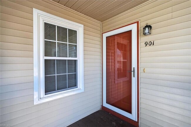 Building Photo - 901 Gas Light Ln