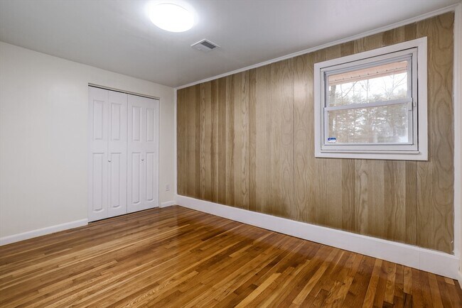 Building Photo - 8 Leonard Dr