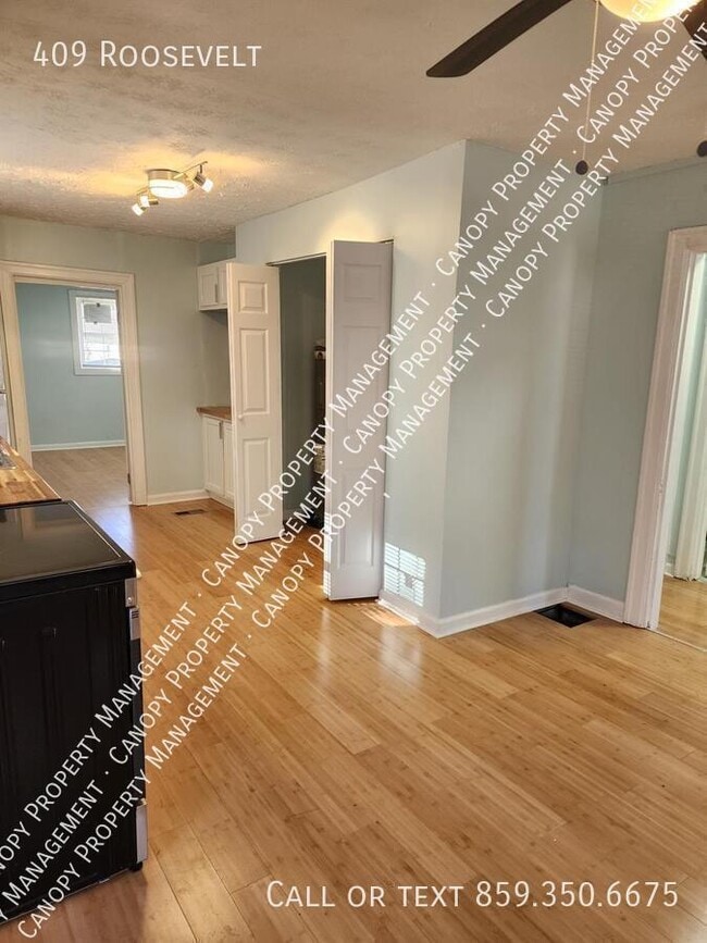 Building Photo - 409 Roosevelt-