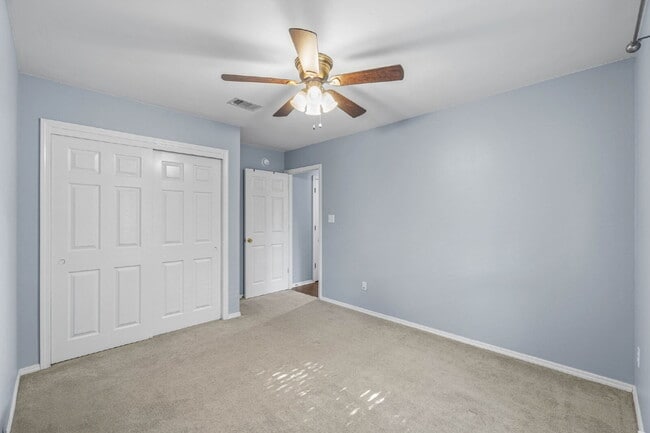 Building Photo - 989 Claeven Cir
