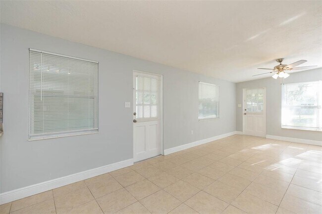 Building Photo - 7113 Parison Dr