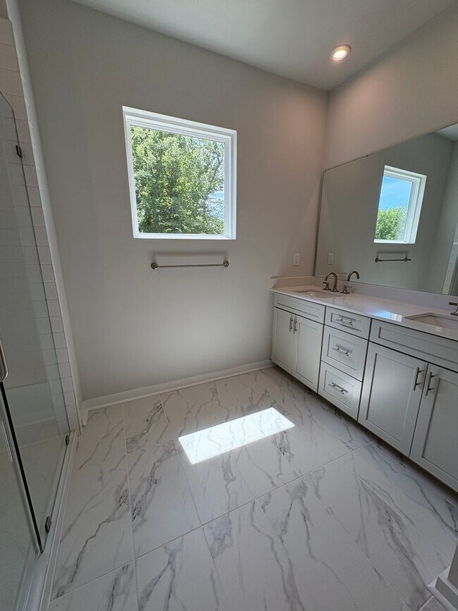 Building Photo - New Construction 3BR/2.5 BA in Griffith Lakes