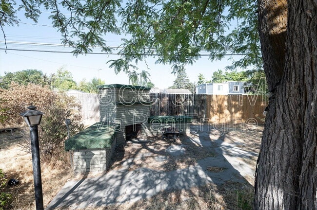 Building Photo - 710 S 500 W