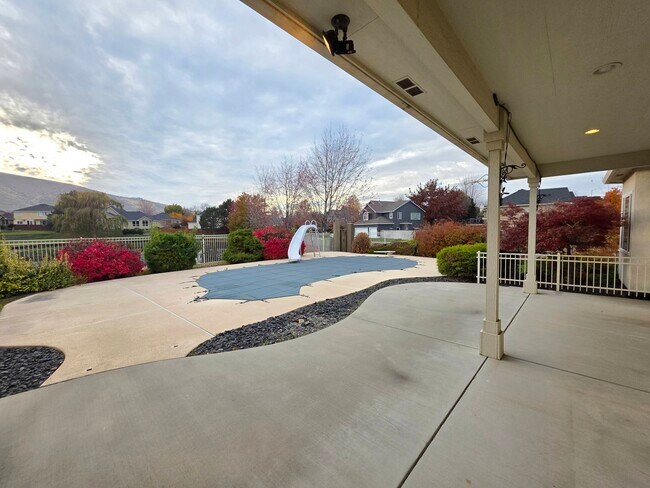 Building Photo - 3493 Hanstead St