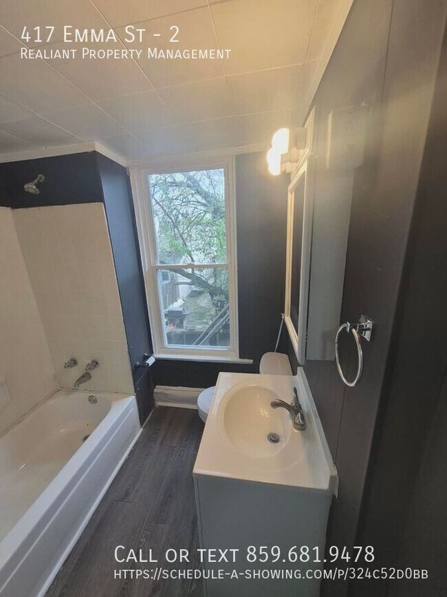 Building Photo - 417 Emma St