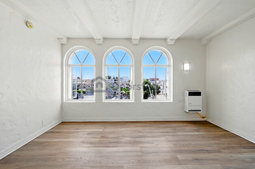 Building Photo - 3339 W 8th St
