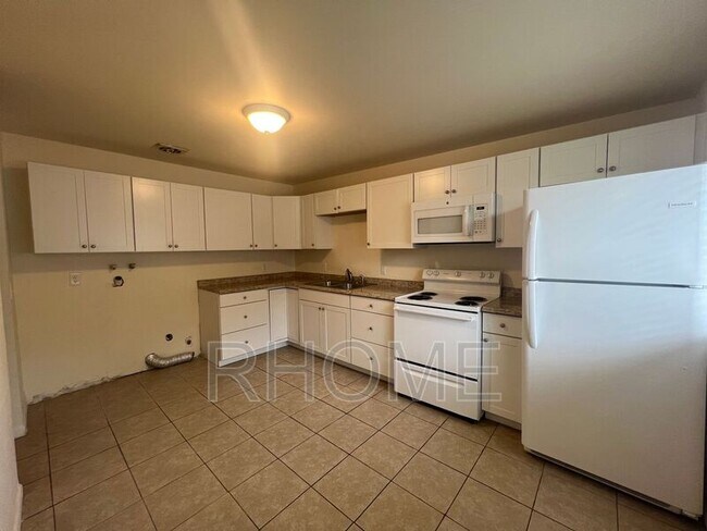 Building Photo - 267 W Center St