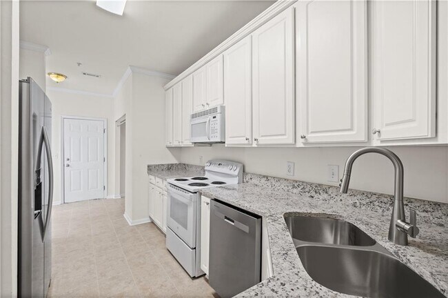 Building Photo - 8849 Fairview Bluff